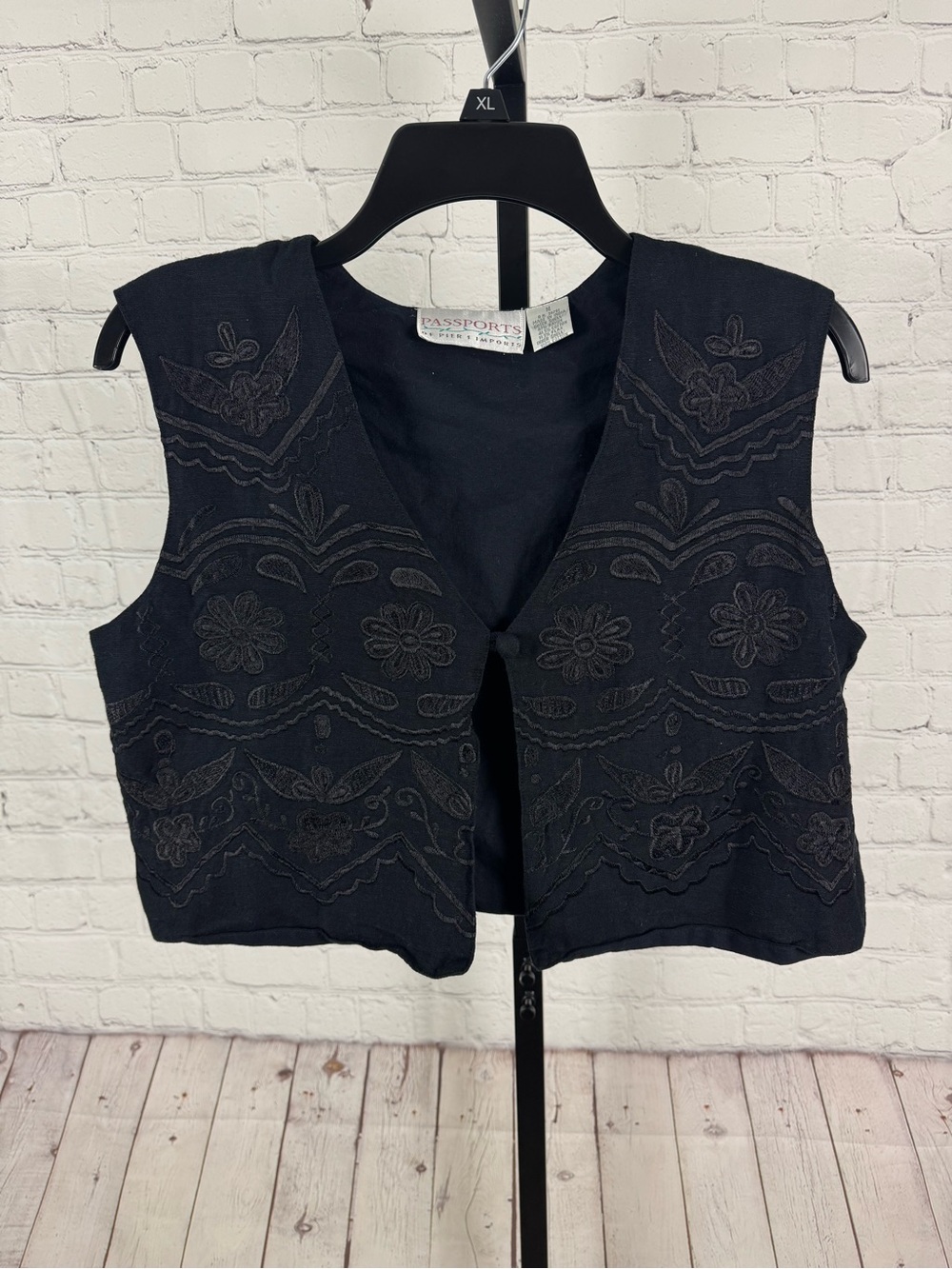 Vtg 90s Passports Pier 1 Imports Black Embroidered Crop Vest Boho Medium